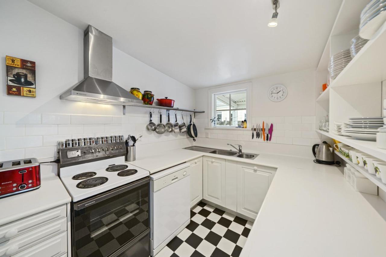 Pendreigh Cottage - Martinborough Holiday Home Экстерьер фото